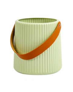 Maceta con relieve rayas y asa verde