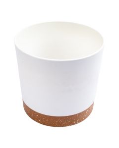 Maceta plástica con diseño compacto