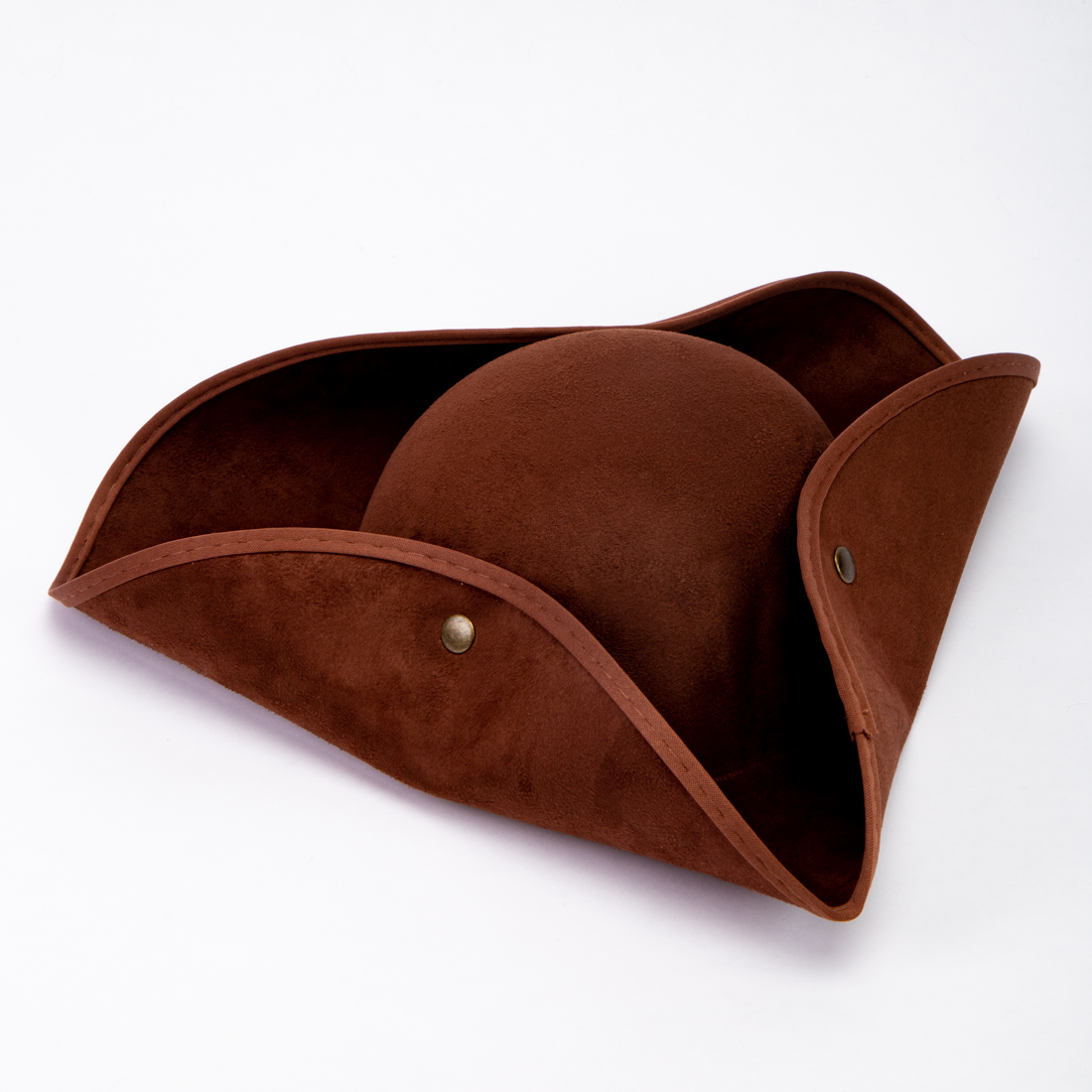 Sombrero café con broche