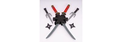 Espada ninja plástica con relieve con accesorios 5pzas 42cm