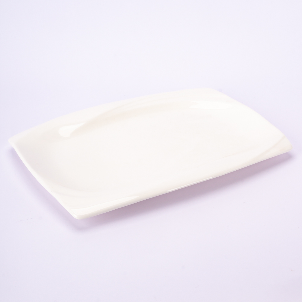 Plato porcelana liso rectangular 14pulg blanco