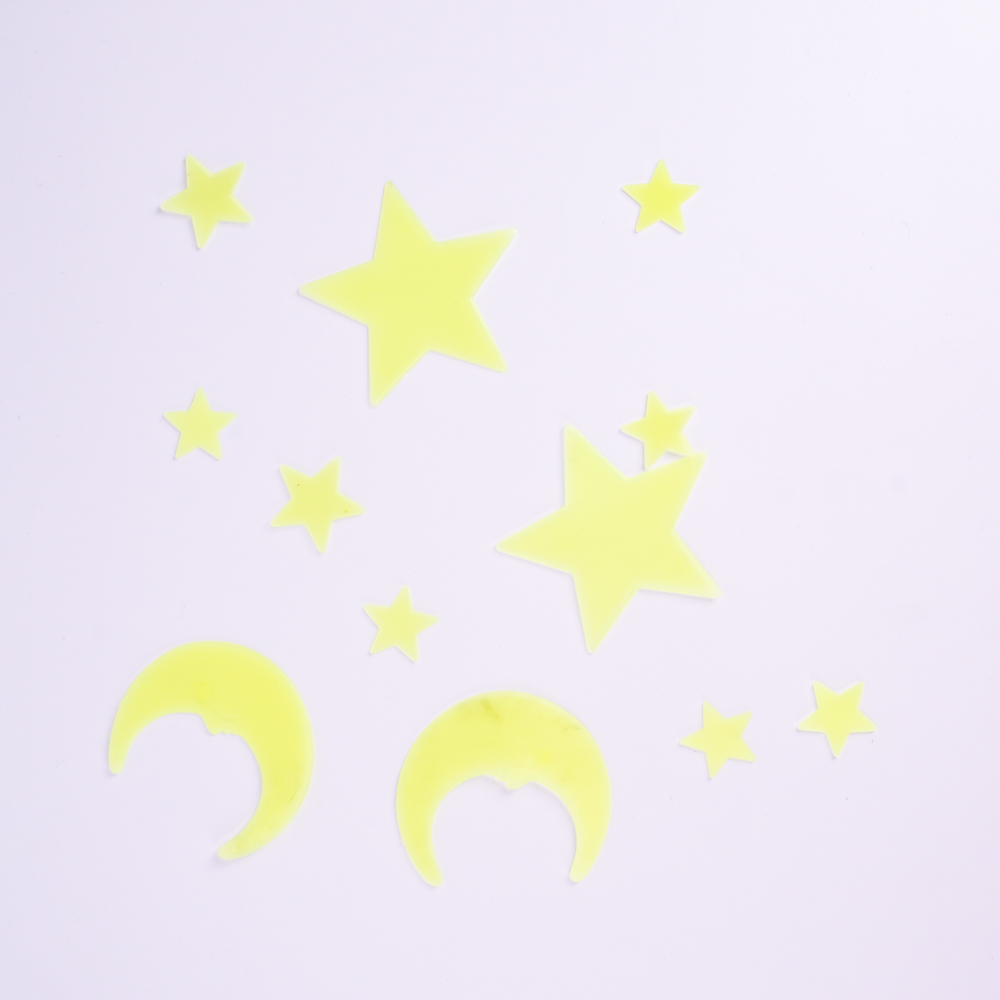 Figura plástica estrella/luna flourescente 3-8cm 12pzas