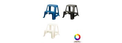 Banco plástico compacto y práctico