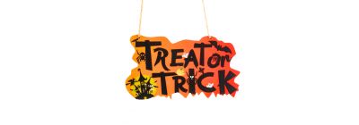 Letrero madera colgante estampado treat or trick 20x11.5cm multicolor