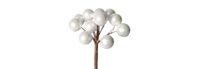 Rama artificial navideña con fruto blanco perlado