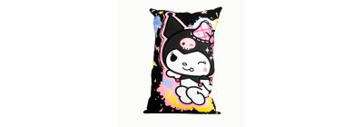 Almohada vertical kuromi negro