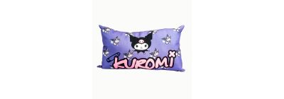 Almohada rectangular kuromi fondo gris