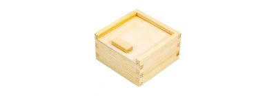 Caja madera beige compacta