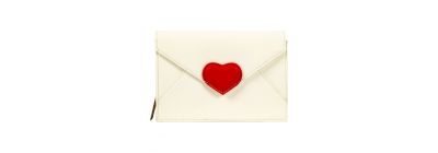 Bolso sobre corazón elegante