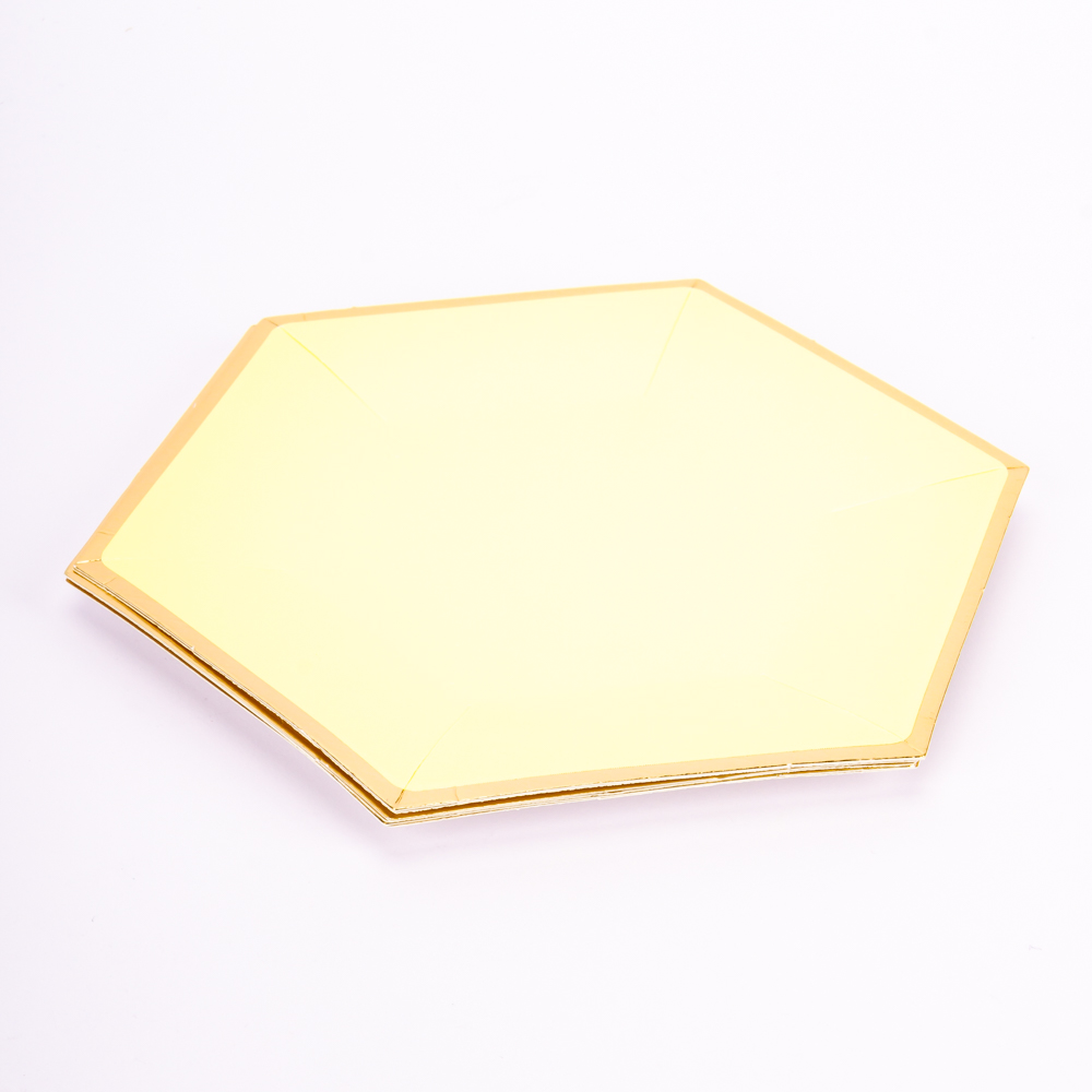 Plato cartón hexagonal liso con borde 7pulg 6und