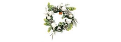 Corona navideña decorada