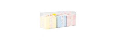 Regalos colgantes nevados pastel