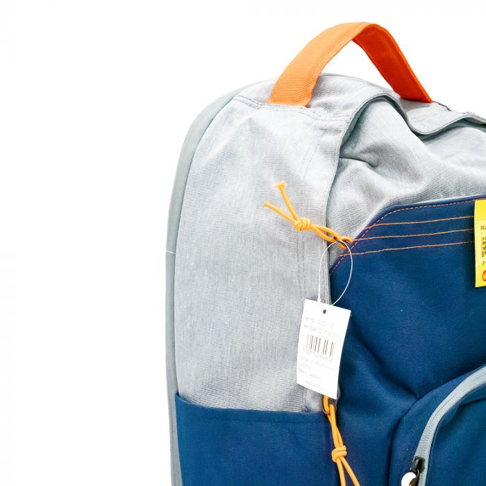 Salveque tela liso y detalle costura